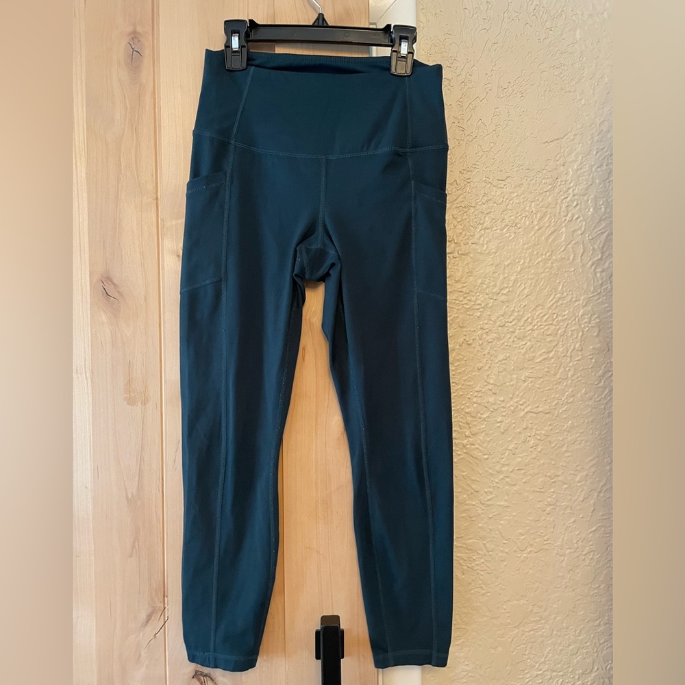 Navy blue yoga pants with pockets